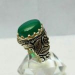 انگشتر عقیق سبز طرح گل سیاه قلم