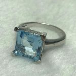 انگشتر توپاز سویسی اصلی معدنی رنگ طبیعی زیبا