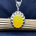 مدال زنانه عقیق زرد شرف شمس به وقت