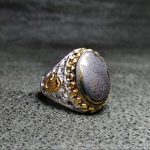 انگشتر حدید کف العباس طلایی پشت نگین 7 جلاله کامل