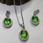نیم ست جواهری مدال و گوشواره نگین سبز زیبا